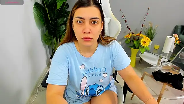 Snapshot of EveEvian chatting on 27, 4, 2026 EveEvian online show from 27, 4, 2026