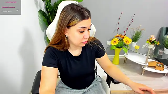 Snapshot of EveEvian chatting on 12, 5, 2026 EveEvian online show from 12, 5, 2026