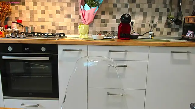 Snapshot of EveEvian chatting on 4, 10, 2025 EveEvian online show from 4, 10, 2025