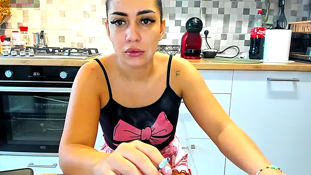 Snapshot of EveEvian chatting on 7, 10, 2025 EveEvian online show from 7, 10, 2025