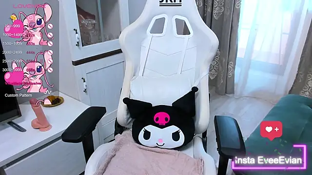 Snapshot of EveEvian chatting on 8, 3, 2025 EveEvian online show from 8, 3, 2025