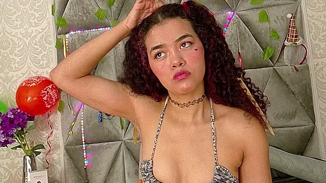 Snapshot of Angela_lovee chatting on 9, 10, 2025 Angela lovee online show from 9, 10, 2025