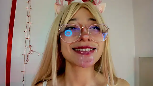 Snapshot of Cloe_Leee chatting on 28, 2, 2025 Cloe Leee online show from 28, 2, 2025