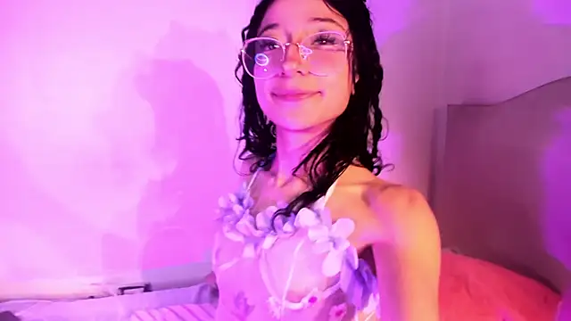 Snapshot of Cloe_Leee chatting on 19, 3, 2025 Cloe Leee online show from 19, 3, 2025