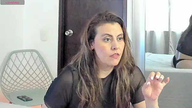 Snapshot of V_monse chatting on 4, 6, 2026 V monse online show from 4, 6, 2026