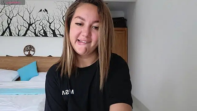 Nelly Fischer online show from 10, 11, 2025