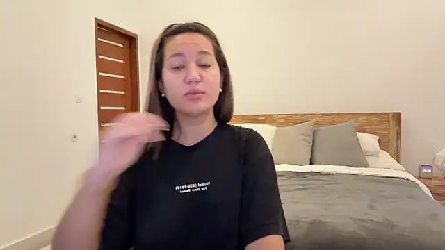 Nelly Fischer online show from 15, 9, 2025