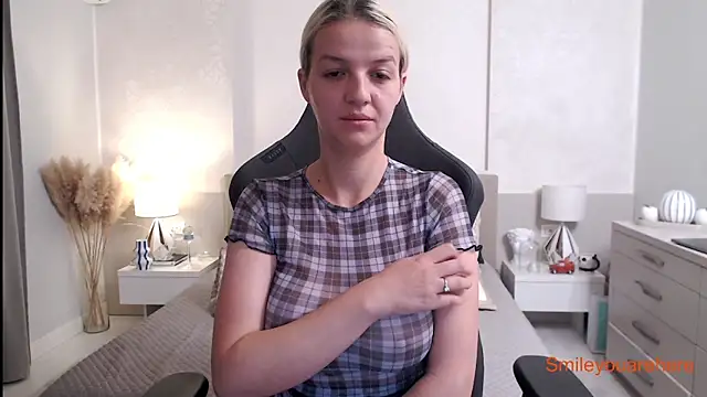 Smileyouarehere online show from 4, 10, 2025