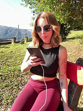 Mia Railey online show from 25, 10, 2025