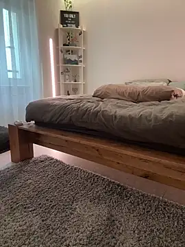 Mia Railey online show from 15, 12, 2025