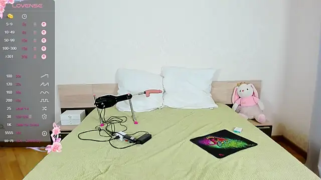 Snapshot of Cowell_Adelina chatting on 30, 9, 2025 Cowell Adelina online show from 30, 9, 2025