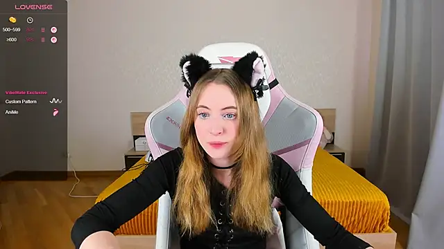 Snapshot of Cowell_Adelina chatting on 3, 11, 2025 Cowell Adelina online show from 3, 11, 2025