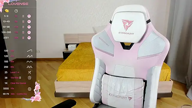 Snapshot of Cowell_Adelina chatting on 22, 9, 2025 Cowell Adelina online show from 22, 9, 2025