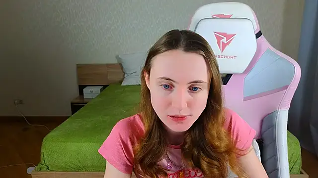 Snapshot of Cowell_Adelina chatting on 14, 12, 2025 Cowell Adelina online show from 14, 12, 2025