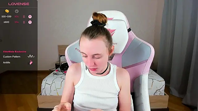 Snapshot of Cowell_Adelina chatting on 22, 11, 2025 Cowell Adelina online show from 22, 11, 2025