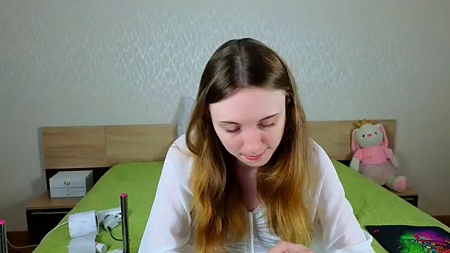 Snapshot of Cowell_Adelina chatting on 6, 2, 2026 Cowell Adelina online show from 6, 2, 2026