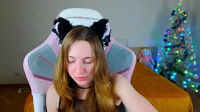 Snapshot of Cowell_Adelina chatting on 20, 12, 2025 Cowell Adelina online show from 20, 12, 2025