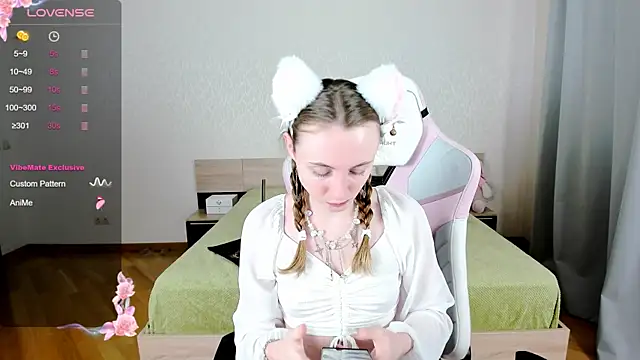 Snapshot of Cowell_Adelina chatting on 15, 9, 2025 Cowell Adelina online show from 15, 9, 2025