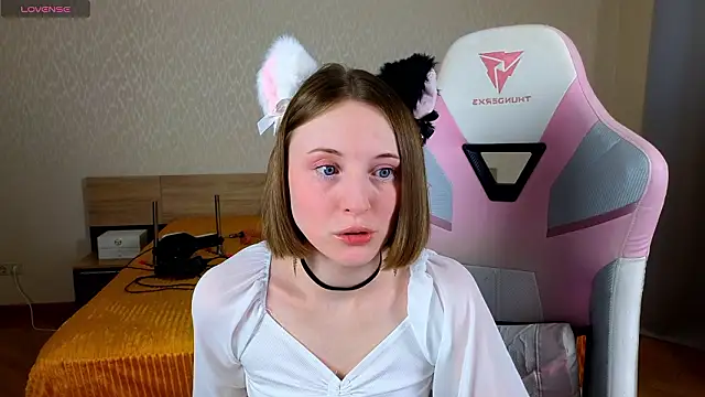 Snapshot of Cowell_Adelina chatting on 23, 2, 2026 Cowell Adelina online show from 23, 2, 2026