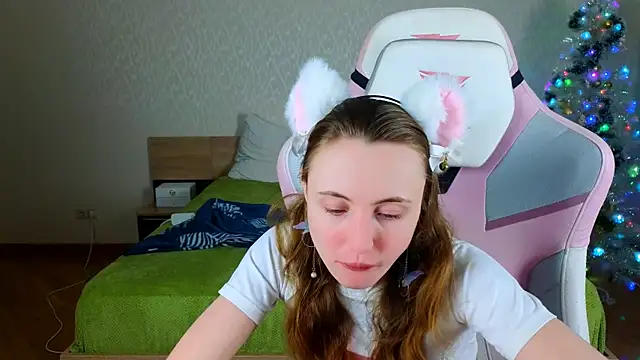 Snapshot of Cowell_Adelina chatting on 23, 12, 2025 Cowell Adelina online show from 23, 12, 2025