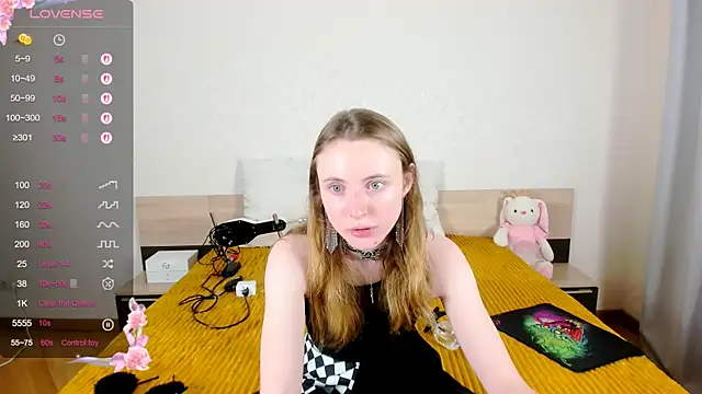 Snapshot of Cowell_Adelina chatting on 24, 9, 2025 Cowell Adelina online show from 24, 9, 2025