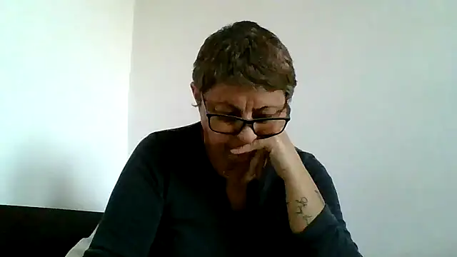 roseblak42 online show from 3, 11, 2025