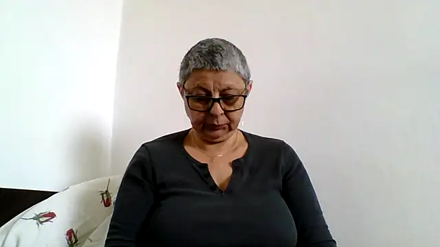 roseblak42 online show from 1, 5, 2026