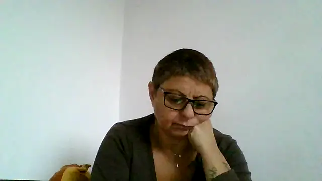 roseblak42 online show from 6, 10, 2025