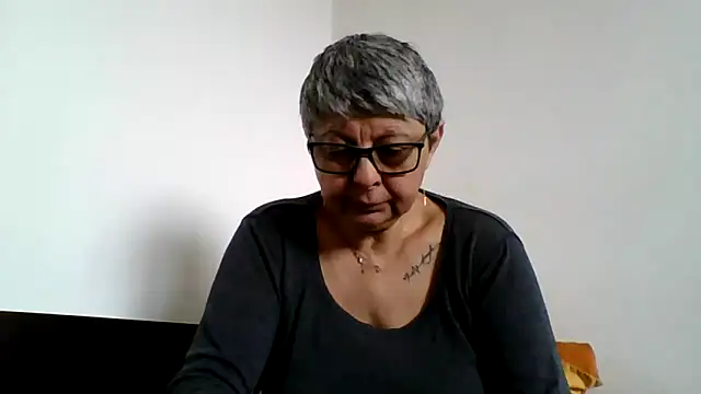 roseblak42 online show from 15, 3, 2026