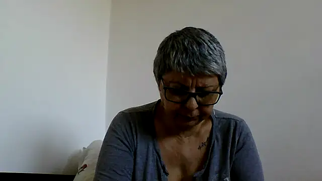 Snapshot of roseblak42 chatting on 3, 2, 2026 roseblak42 online show from 3, 2, 2026