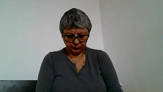 Snapshot of roseblak42 chatting on 5, 2, 2026 roseblak42 online show from 5, 2, 2026