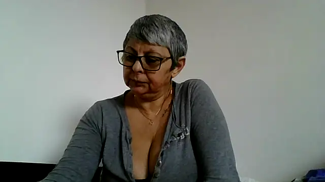 Snapshot of roseblak42 chatting on 2, 2, 2026 roseblak42 online show from 2, 2, 2026