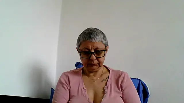 roseblak42 online show from 9, 5, 2026