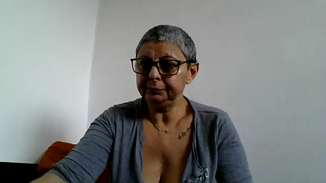 roseblak42 online show from 15, 12, 2025