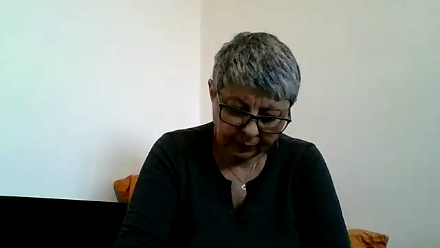 Snapshot of roseblak42 chatting on 1, 3, 2026 roseblak42 online show from 1, 3, 2026