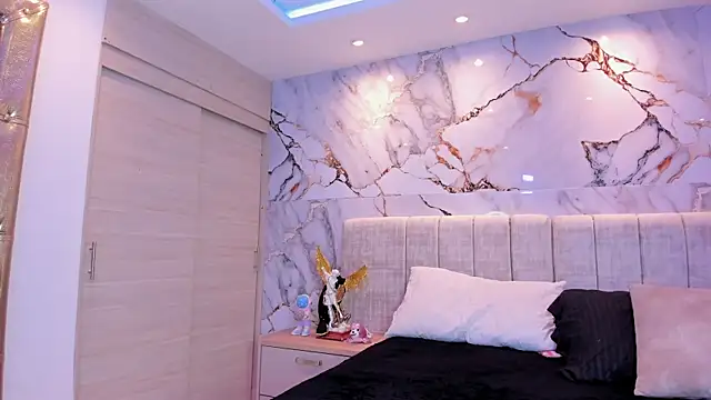 kiana cream online show from 29, 10, 2025