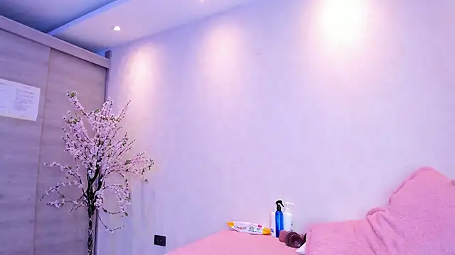 kiana cream online show from 20, 10, 2025