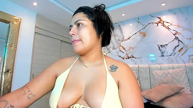 Snapshot of kiana_cream chatting on 5, 2, 2026 kiana cream online show from 5, 2, 2026