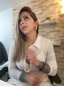  Abril-Office1 online show from 8, 9, 2025