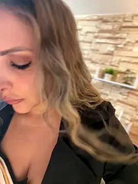  Abril-Office1 online show from 31, 10, 2025