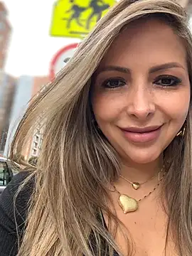  Abril-Office1 online show from 10, 10, 2025