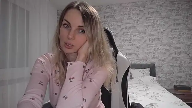 Snapshot of AlissonBia chatting on 2, 11, 2025 AlissonBia online show from 2, 11, 2025