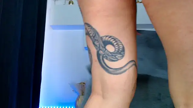 arianatattoos online show from 16, 12, 2025