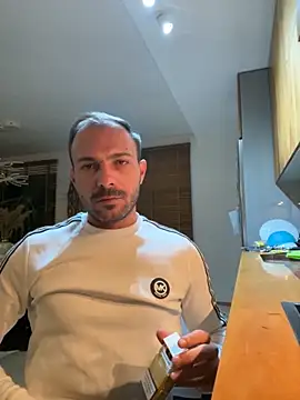 Adventurehotman online show from 5, 10, 2025