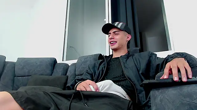 Stiven CL online show from 5, 10, 2025