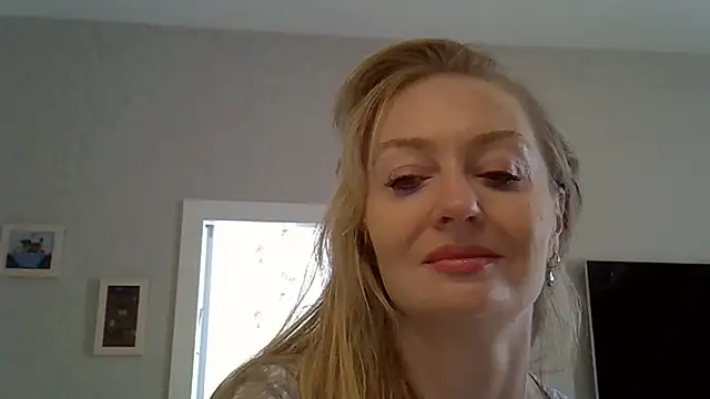 Snapshot of ZarinaSwift chatting on 17, 6, 2026 ZarinaSwift online show from 17, 6, 2026