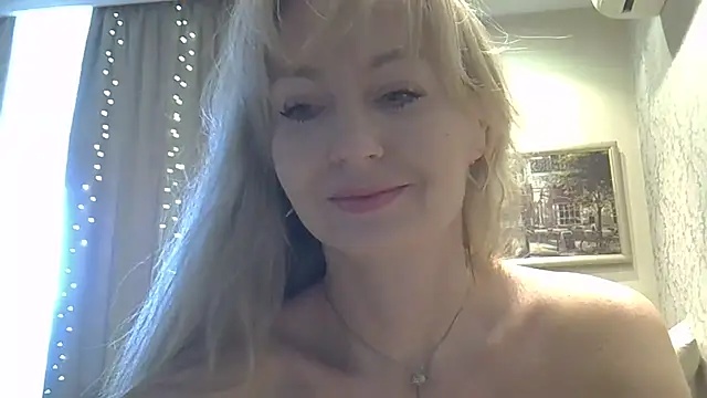 Snapshot of ZarinaSwift chatting on 1, 3, 2026 ZarinaSwift online show from 1, 3, 2026
