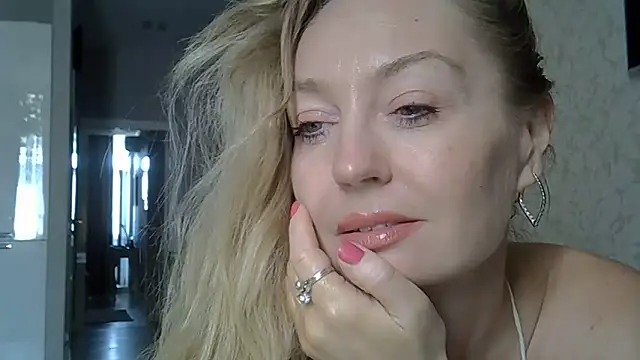 Snapshot of ZarinaSwift chatting on 27, 6, 2026 ZarinaSwift online show from 27, 6, 2026