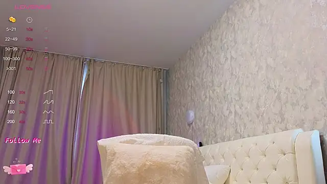 LaraSkinny online show from 6, 3, 2025