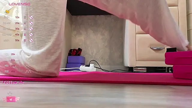 LaraSkinny online show from 20, 2, 2025